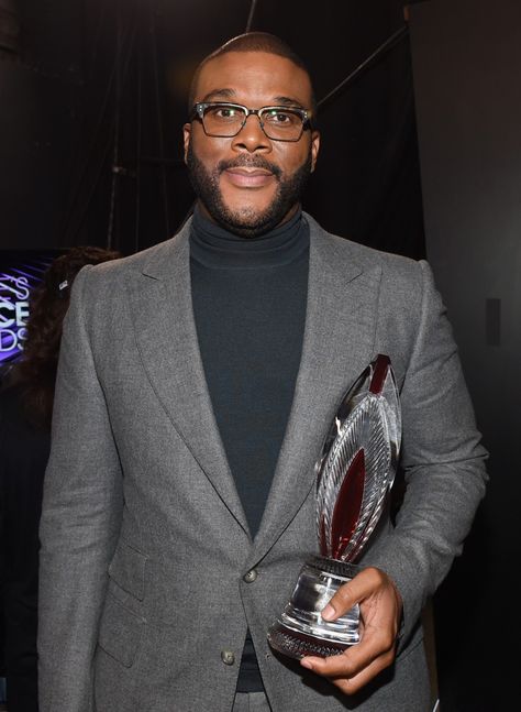 Tyler Perry—Height: 6 feet 5 inches -- The Tallest Actors In Hollywood - Thedelite Sabrina Carpenter Height, Madea Movies, Tall Actors, Tim Robbins, Tyler Perry, Hollywood Icons, Clint Eastwood, African American History, Famous Celebrities