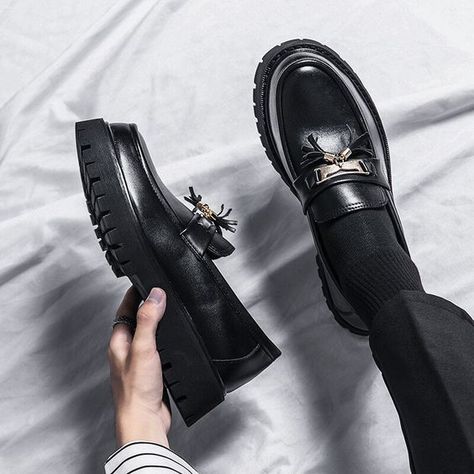 Loafers with a moc-toe design are perfect for achieving a relaxed yet refined look. Loafers Men Outfit, Black Wedding Shoes, Platform Casual Shoes, Gents Shoes, Loafers Dress, Shoes Business, Mens Loafers, Leather Formal Shoes, Shoes Outfit Fashion