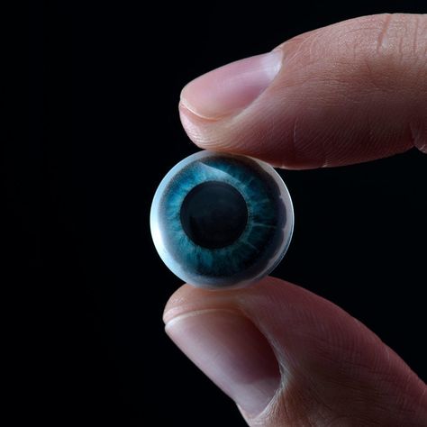 Mojo Vision Smart Contact Lens Puts Smart Glasses Functionality Straight On Your Eyeball | SHOUTS Smart Contact Lenses, Eye Tracking, Vr Glasses, Low Vision, Smart Glasses, Tech Startups, Contact Lens, Augmented Reality, Contact Lenses