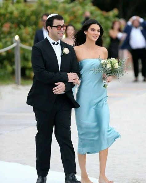 Convocation Dress, Blue Dress Wedding, Kendall Jenner Dress, Blue Satin Dress, Dress Wedding Party, Pakistani Wedding Outfits, Fancy Wedding Dresses, Floral Wedding Dress, Bride Portrait