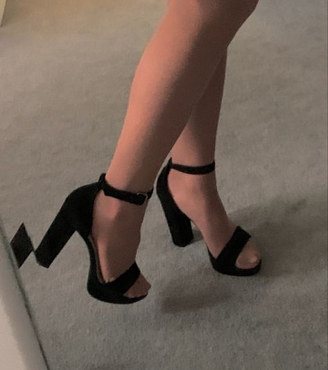 Highheels Shoes Aesthetic, Shoes Party Night, Prom Hills Shoes, Aesthetic Prom Shoes, Prom Shoes 2023, Shoes That Go With Black Dresses, Black Party Heels, Heals For Graduation, Black Prom Shoes Fancy