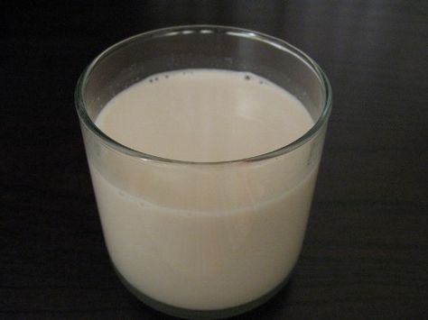 Make your own almond milk Diy Almond Milk, Almond Milk Recipes Homemade, Badam Milk, Homemade Nut Milk, Make Almond Milk, Almond Milk Recipes, Milk Dairy, Vanilla Recipes, Raw Recipes