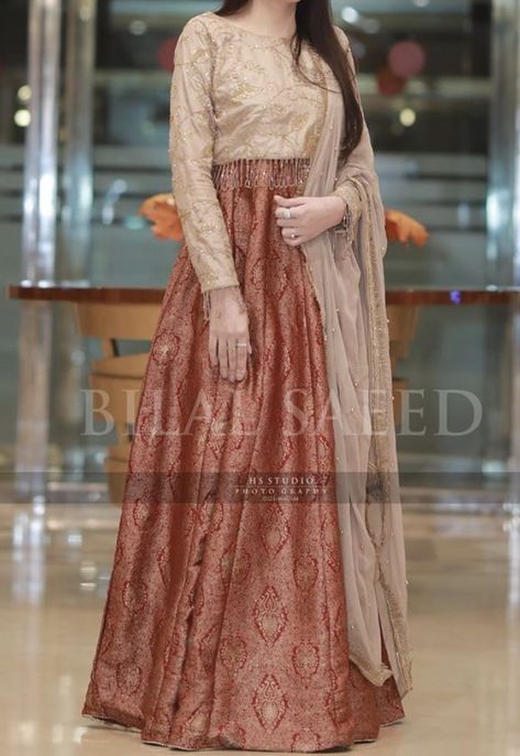 Frock Gown Design, Mehndi Dresses Pakistani For Sisters, Barat Dresses Pakistani For Sisters, Pakistani Women Dresses, Asian Bridal Dresses, Stylish Short Dresses, Bridal Dresses Pakistan, Pakistani Fancy Dresses, Beautiful Pakistani Dresses