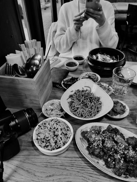 Black And White Food Aethstetic, Food Black And White Aesthetic, Food Aesthetically, Food Black And White, White Vision Board, Black And White Food, Black Noodles, Aesthetic Foods, Aesthetic Black And White