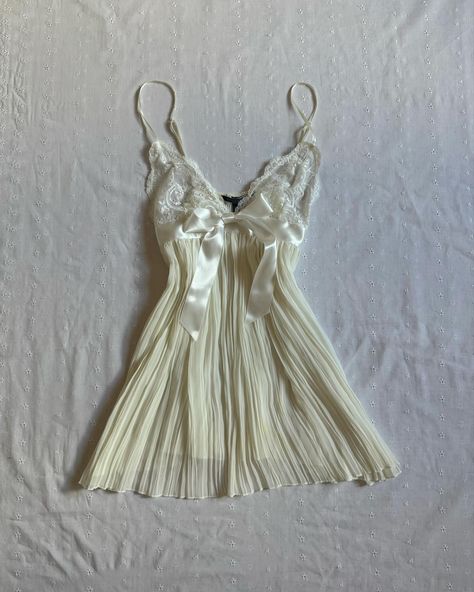 victoria’s secret pleated slip dress💭💫 in a stunning shade of cream white, in the same style worn as jenna ortega 💘💖entirely sheer, one available in size small 🤍 comment or dm to claim xoxo 🌸 💌🕊️📮 #pink #pinkaesthetic #y2k #vintagelingerie #coquette #coquetteaesthetic #coquettefashion #pinkoutfit #girly #pinterestfashion #fairycore #fairycorefashion #vintagefashion #princessaesthetic #princessdress #sabrinacarpenter Fairycore Fashion, Victoria Secret Slip Dress, Night Gown Dress, White Slip Dress, Pretty Lingerie, Pinterest Fashion, Jenna Ortega, Going Out Outfits, Vintage Lingerie