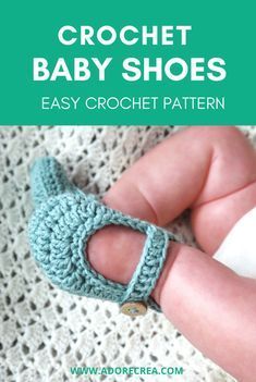 Crochet pattern for adorable crochet baby shoes, the pattern is very easy to follow, and you can watch the free video tutorial on how to make the shoes. #crochetbabyshoes #crochetbabypattern #crochetshoepattern #crochetforbaby #crochetbabystuff #crochetvideotutorial Crochet Baby Shoes Free Pattern, Crochet Mary Janes, Baby Booties Free Pattern, Crochet Baby Booties Pattern, Crochet Baby Boots, Crochet Shoes Pattern, Crochet Baby Sandals, Crochet Baby Shoes Pattern, Baby Booties Pattern