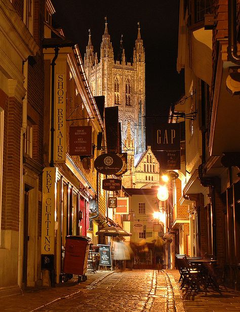 Canterbury (England) - Street in the Old Town. Nice city with a beautiful cathedral. I went with an audio tour of the cathedral as this place has a lot of history. Walking around the city also yielded a lot of interesting finds. Canterbury England, Kentish Town, England And Scotland, To Infinity And Beyond, East Sussex, England Travel, Canterbury, Pretty Places, Places Around The World