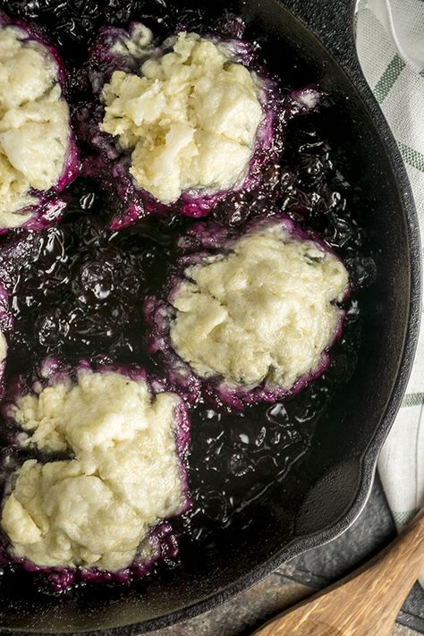 Blueberry Slump Recipe, Blueberry Dumplings, Blueberry Grunt, Drop Biscuits, Dumpling Recipe, Blueberry Recipes, Cast Iron Cooking, Köstliche Desserts, Cast Iron Skillet