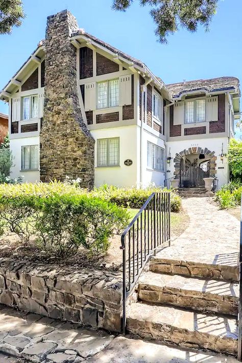 Fascinating Mansion Rentals In San Diego, California Houses In San Diego, Draw People, San Diego Houses, San Diego Zoo, San Diego California, Luxury Hotels, The Outdoors, Beautiful Beaches, Luxury Hotel