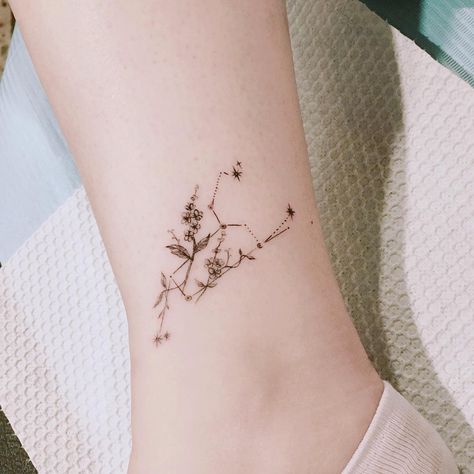 Leo Tattoo Dainty, Delicate Constellation Tattoo, Binary Star Tattoo, Constellation Flower Tattoo, Stars And Flowers Tattoo, Flower And Star Tattoo, Orions Belt Tattoo, Cassiopeia Tattoo, Star Constellations Tattoo