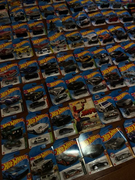 Hot Wheel Aesthetic, Hot Wheels Wall, Tiny Cars, Hot Weels, Hot Wheel, Maquillaje De Ojos, Wheel, Cars, Toys