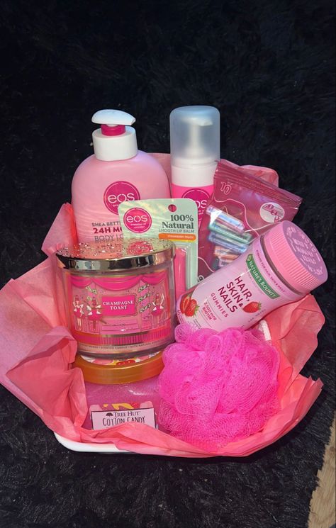 Bsf Valentine Basket, Baskets For Your Girlfriend, Bestie Valentines Basket, Cute Valentines Day Gifts For Bsf, Small Valentines Basket, Pink Self Care Basket, Boujee Birthday Gift Ideas, Stuff To Put In A Gift Basket, Gift Basket Ideas Pink Theme