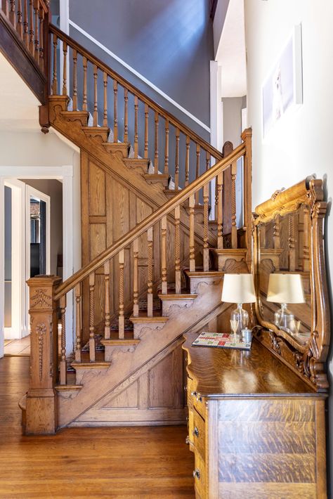 A Sprawling 132-Year-Old Renovated Victorian Is Filled With All Our Favorite Details (And 8 Fireplaces): gallery image 8 Victorian Entryway Foyers, Victorian Homes Interior Bathroom, 1910s House Interior, Living Room Setups, Old Victorian Homes Interior, Victorian Stairs, Victorian Home Renovation, Updated Victorian, Victorian House Renovation