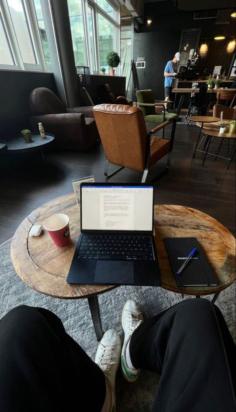 Study Men Aesthetic, Healthy Lifestyle Aesthetic Men, Trabajo Aesthetic, Men's Study, Laptop Lifestyle, Study Motivation Inspiration, Healthy Lifestyle Inspiration, Study Inspiration, Desk Setup