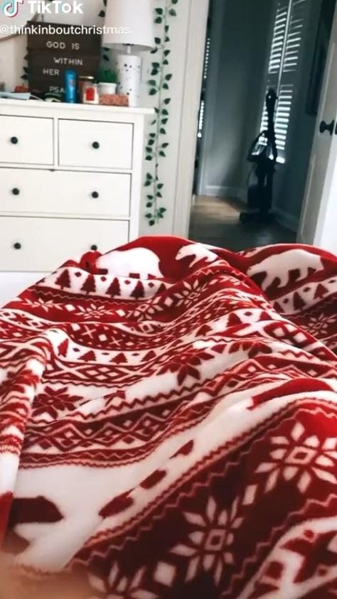 Christmas Aesthetic Tiktok Video, Aesthetic Christmas Tiktoks, Christmas Feeling Aesthetic, Christmas Videos Tiktok, Christmas Tiktoks Videos, Cosy Christmas Aesthetic, Christmas Videos Aesthetic, Christmas Decorations Aesthetic, Christmas Room Aesthetic