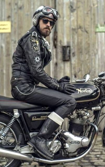 Rocker Style Men, Motorcycle Fashion Men, Biker Clothes, Vintage Biker Style, Motorcycle Leathers Suit, Leather Fashion Men, Hot Biker Guys, Bike Leathers, Bear Leather