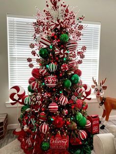 Outdoor Christmas Decoration Ideas, Outdoor Decoration Ideas, Creative Christmas Trees, Talcum Powder, Christmas Decoration Ideas, Twinkling Lights, Christmas Tree Ideas, Ideas For Christmas, Christmas Tree Toppers