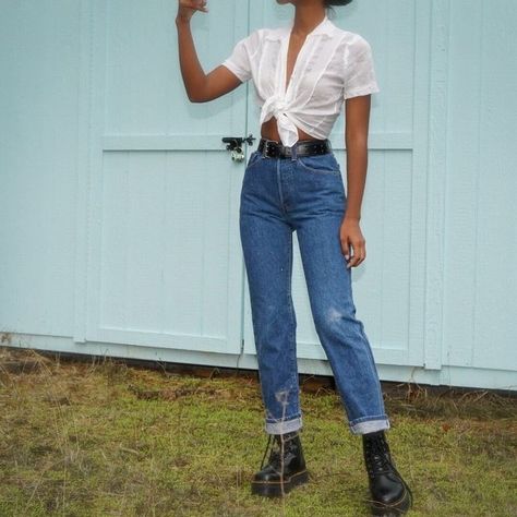 80s Mom Jeans Outfit, 501 Levis Women Outfits, Hp Outfits, 501 Outfit, Thrift Outfit, Blue Denim Jeans Outfit, 80s Party Outfits, Fits Summer, Denim Fits