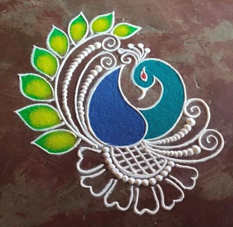 Pecok Design Rangoli Simple, Jhuti Designs, Easy Peacock Rangoli, Marghazhi Kolam, Peacock Rangoli Design, Small Kolam, Easy Rangoli Designs Videos, Very Easy Rangoli Designs, Peacock Rangoli