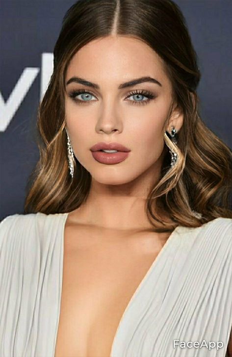 Satin Dress Makeup, Glitz And Glam Hairstyles, Met Gala Hairstyles, Soft Glam Waves, Glamour Hairstyles, Gala Hair, Hollywood Curls, Wedding Hairstyles For Medium Hair, Hair Style Vedio