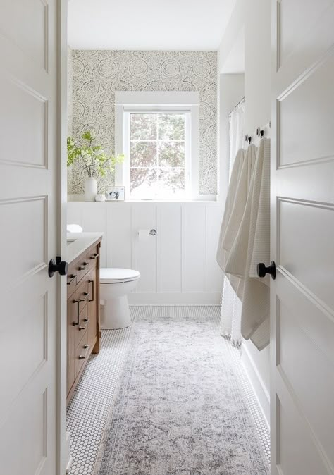 White Vanity Master Bath Ideas, White And Blue Bathroom Ideas, Lilypad Cottage, Bathroom Master, L Wallpaper, Primary Bathroom, Cottage Bathroom, Hall Bathroom, Bathroom Refresh