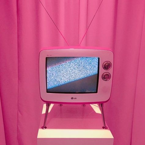 Documentaries To Watch, Mises En Page Design Graphique, Tout Rose, Baby Pink Aesthetic, Pink Retro, Her Campus, Pink Photo, Pastel Pink Aesthetic, Pink Vibes