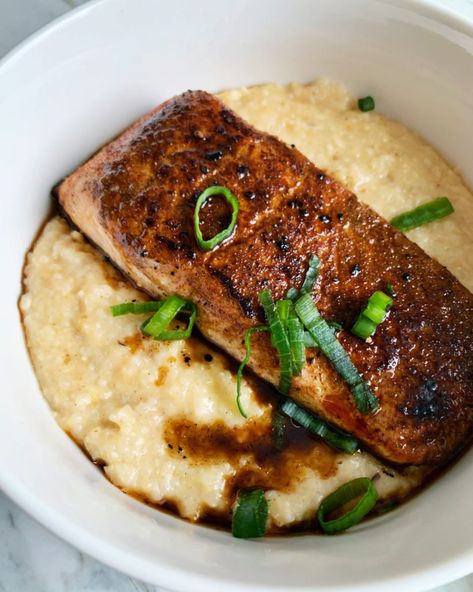 Blackened Salmon And Grits, Salmon Grits Recipe, Salmon And Grits Breakfast, Grits Dinner Recipe, Salmon And Grits Recipes, Salmon Grits, Salmon And Grits, Fish And Grits, Garlic Parmesan Cream Sauce