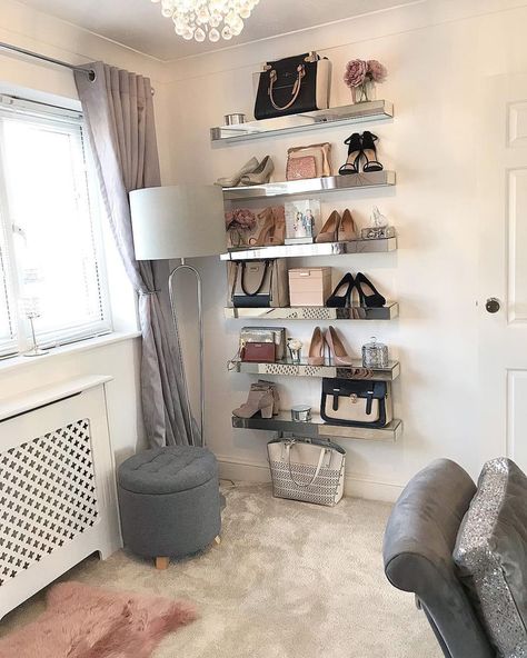 No Closet In Bedroom, Hanging Clothes Without A Closet, No Closet Bedroom, Creative Closet Ideas, Closet Clothes Organization, Closet Bedroom Ideas, Closet Alternatives, Home Decor Closet, Makeshift Closet