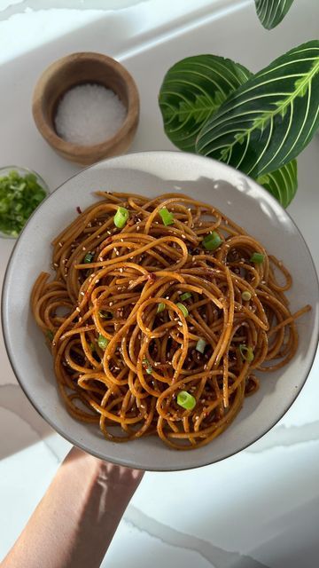 Maxine Sharf on Instagram: "15 minute chili garlic noodles 🌶️ . ▪️8 oz. Spaghetti▪️2 Tbsp. Butter▪️5 Cloves Garlic, minced▪️1 Pinch Salt▪️3 Tbsp Chili Oil▪️1 Tbsp Peanut Butter▪️2 Tbsp Soy Sauce▪️2 Scallions, sliced▪️1 Cup Pasta Water▪️2 Tbsp White Vinegar▪️Sesame Seeds▪️ . 🌱Vegan Modification: Sub in olive oil for butter . 1️⃣ Bring a pot of salted water to a boil and add spaghetti; set a timer for 6 min 2️⃣ Right after dropping the spaghetti into the water, start the sauce by melting butter Chili Garlic Noodles, Maxine Sharf, Melting Butter, Pasta Water, Garlic Noodles, Chili Oil, The Sauce, White Vinegar, Asian Food