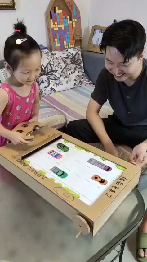 Diy Cardboard Toys, Amazing Toys, Diy Kids Games, Cardboard Toys, Indoor Games For Kids, Seni Dan Kraf, Family Fun Games, Toddler Learning Activities, Paper Crafts Diy Kids