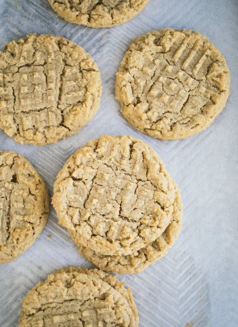 Raspberry Linzer Cookies, Sarah Kieffer, The Best Cookies, Classic Cookies Recipes, Best Cookies, Cookie Brownie Bars, Holiday Cookie Recipes, Vanilla Cookies, Sweet Food