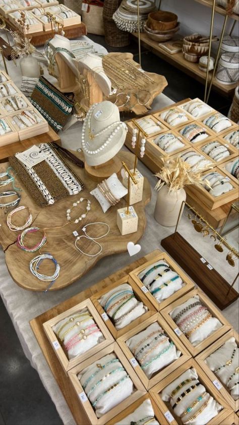 Stand For Jewelry Ideas, Handmade Jewelry Display Ideas, Beachy Jewelry Display, Bracelet Craft Fair Display, Bracelet Table Display Ideas, Small Business Jewelry Display, Display Bracelets To Sell, Jewellery Stall Display Ideas, Farmers Market Jewelry Display