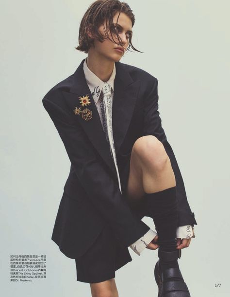 Feminine Menswear For Women, Big Suits For Women, Androgynous Models Woman, Taking Off Clothing Reference, Androgynous Fashion Formal, Id Magazine Editorial, Valerie Scherzinger, Androgeny Style, Tomboy Poses