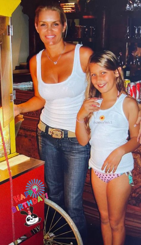 Bella Hadid As A Kid, Bella Hadid Childhood, Kim Antes, Bella Hadid Birthday, Amelia Spencer, Hadid Family, Gigi Hadid Bella Hadid, Liz Dress, Bella And Gigi Hadid