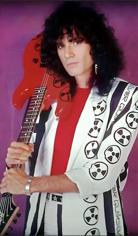 Bruce Kulick, Band Humor, Kiss Band, Rock Band, Guitarist, Rock Bands, A Good Man, Kiss, Band