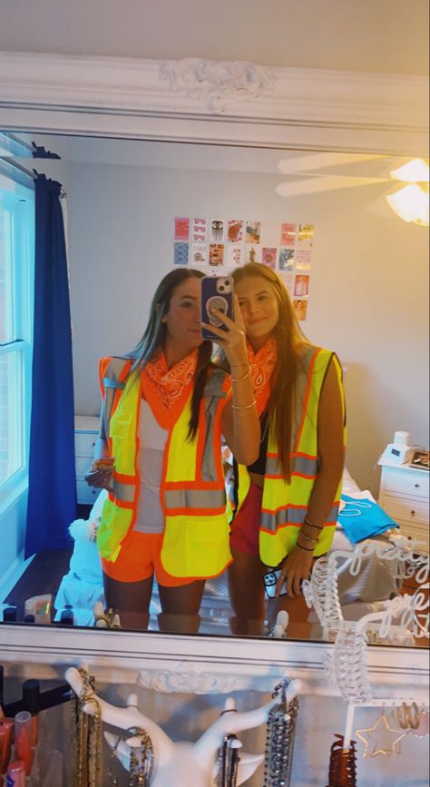 Construction Vest Outfit Football Game, Construction Spirit Day Outfit, Football Dress Up Themes, Football Game Aesthetic High School, Camo Spirit Day Outfit, Neon Theme Outfit, Neon Out Football Game, Fnl Outfits, Fnl Fits