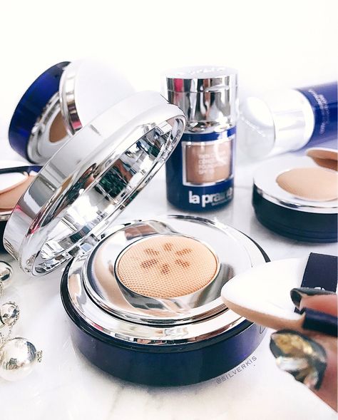 La Prairie Essence-in-Foundation La Prairie Skincare, Lucian Freud, Wear Red Lipstick, Skin Care Routine 30s, Dark Eyeshadow, The Ordinary Skincare, La Prairie, Mineral Makeup, Beauty Storage