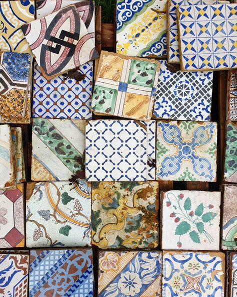 Vintage Italian Tiles, Italian Mosaic Tiles, Italian Patterns Traditional, Italian Kitchen Tiles, Sardinia House, Italian Patterns, Old Italian House, Italy Tiles, Italian Tiles Pattern