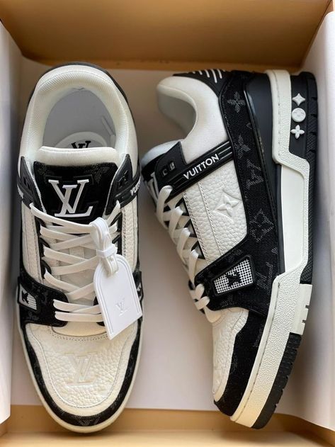 Shoes Expensive, Drip Sneakers, Zapatillas Louis Vuitton, Christian Dior Shoes, Lv Sneakers, Louis Vuitton Sneakers, Trendy Shoes Sneakers, Preppy Shoes, Pretty Shoes Sneakers