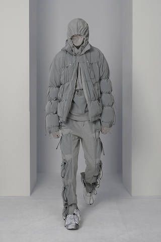 POST ARCHIVE FACTION Fall Winter 2018 Collection Lookbook Korean Fashion Streetwear Puffer Jacket Track Pants RSST Graffiti Clothes, Y2k Futurism, Pakaian Hipster, Post Archive Faction, Fashion Catwalk, Fall Chic, Archive Fashion, Tomboy Outfits, Futuristic Fashion