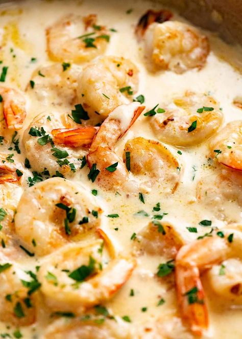 Close up of Creamy Garlic Prawns (Shrimp) in a skillet, ready to be served Prawn Sauce Recipes, Keto Prawns, Prawn Dinner Recipes, Creamy Garlic Prawn Pasta, Prawn Marinade, Garlic Prawn Pasta, Easy Prawn Recipes, Prawn Sauce, Creamy Garlic Prawns