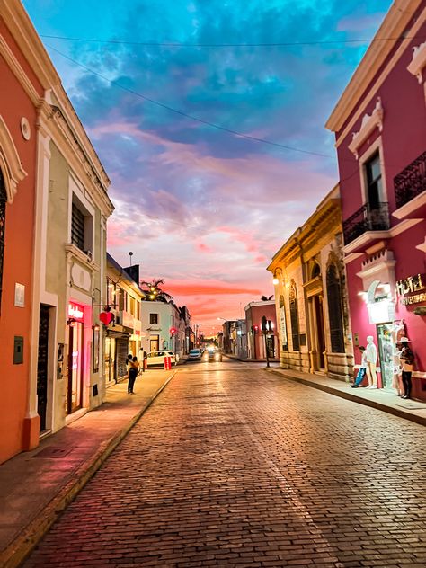 Night Street Photography, Merida Yucatan Mexico, Life Calendar, Tulum Travel, Merida Mexico, Night Street, Yucatan Mexico, Service Trip, Travel Board