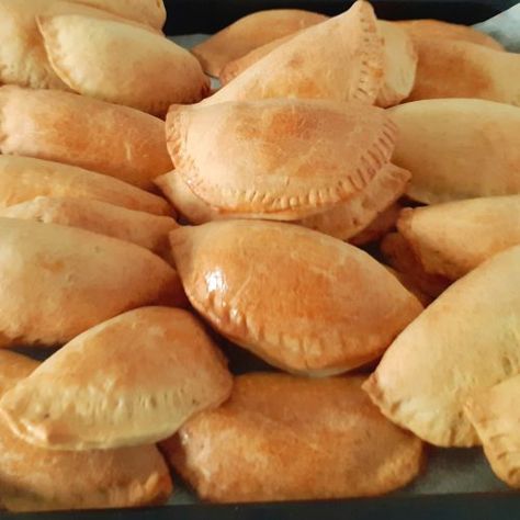 Meatpie Nigerian, Fish Roll Recipe Nigerian, Best Homemade Doughnut Recipe, Nigerian Meat Pie Recipe, Simple Pie Recipe, Fish Roll Recipe, Nigerian Snacks, Nigerian Cake, Sudanese Food