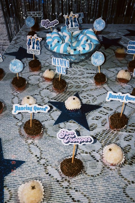 Mamma Mia Diy Decorations, Mamma Mia Themed Snacks, Mama Mia Birthday Theme Ideas, Mama Mia Decoration Ideas, Mama Mia Themed Birthday Party Food, Mamma Mia Snacks, Mamma Mia Aesthetic Birthday, Diy Mamma Mia Decor, Mamma Mia Desserts