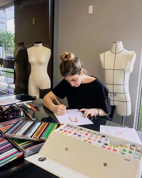 Fashion Dream Job, Fashion Designer Studio, Fashion Jobs, Career Fashion, Fashion Design Portfolio, Dream Career, Future Lifestyle, Fashion Marketing, Student Fashion