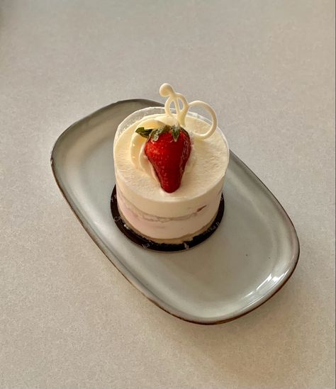 dessert sweet strawberry whipped cream cake aesthetic yum small cute cake mini personal food Small Personal Cakes, Small Cakes Aesthetic, Cream Cake Aesthetic, One Serving Desserts, Strawberry Whipped Cream Cake, Personal Cakes, Cakes Aesthetic, Whipped Cream Cake, Whipped Cream Cakes