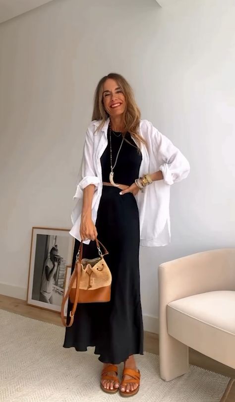 Black Midi Skirt Outfits, Summer Outfit Ideas 2024, Black Satin Skirt Outfit Casual, Styling Black Skirt, Summer Midi Skirt Outfits, Black Satin Skirt Outfit Summer, Midi Black Skirt Outfit, Black Satin Midi Skirt Outfit, Midi Satin Skirt Outfit