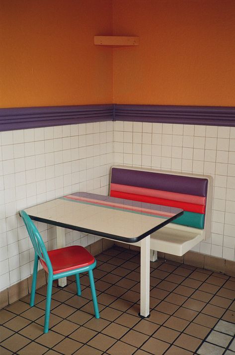 90s Decor, 80s Interior, Retro Interior Design, Retro Cafe, Retro Interior, Taco Bell, Design Reference, Bits And Bobs, Vintage House