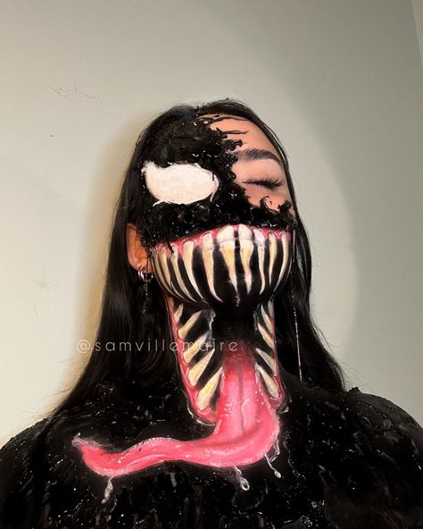 Venom makeup, Venom Marvel Makeup, Venom Cosplay #venom #venomlettherebecarnage #cosplay #marvel #marvelstudios #halloweenmakeup #halloween #makeupideas #creativemakeuplooks Venom Makeup, Venom Halloween Costume, Marvel Makeup, Venom Cosplay, Sam Lee, Venom Marvel, Halloween Pins, Creative Makeup Looks, October 19