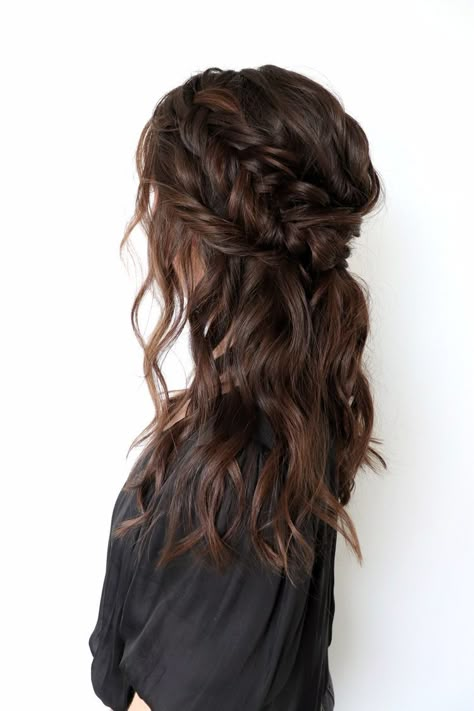 Bridesmaid Hairstyle Braid Half Up, Messy Braid Wedding Hair Half Up, Half Up Hair With Braid Wedding, Half Up Braid Bridesmaid Hair, Boho Hairstyles Dark Hair, Bridal Half Up Half Down Dark Hair, Bridesmaid Hair Boho Half Up, Down Wedding Hairstyles Brunette, Bridal Hair Half Up Brunette Braid